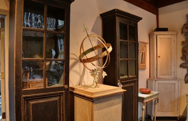 Cupboards & Roses Swedish Antiques