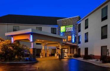 Holiday Inn Express & Suites Great Barrington – Lenox Area
